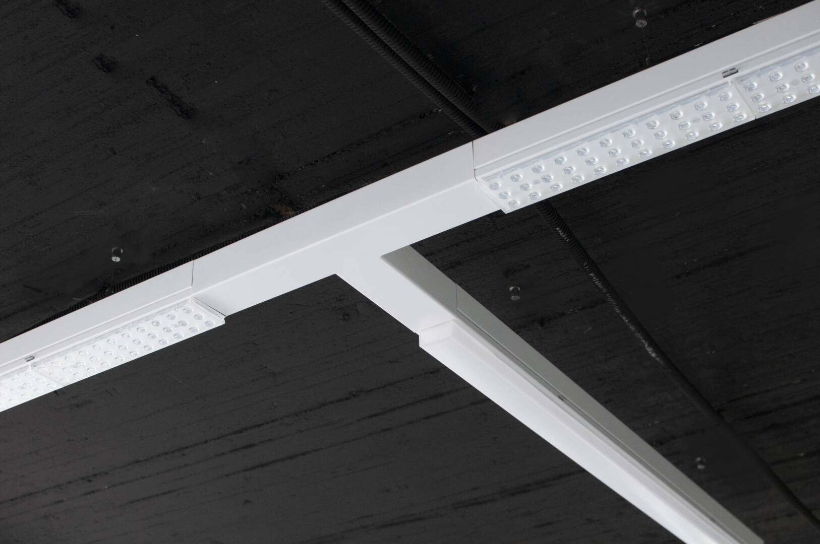 LED trunking system with LED lighting inserts